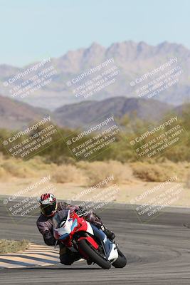 media/Nov-16-2025-Race Pace (Sun) [[8c5fa54630]]/Non Verified Riders (1st 20 Minutes)/2-Turn 10 (1010am)/